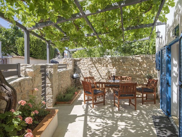 House | Dining - Modern Holiday Home With Jacuzzi (Medulin)