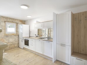 House | Private kitchen - Modern Holiday Home With Jacuzzi (Medulin)