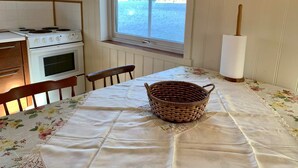 A kitchen with a stove, oven, and a window overlooking the sea. - 6 Person Holiday Home in Brandasund (Bomlo)