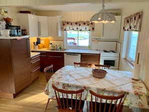 House | Private kitchen - 6 Person Holiday Home in Brandasund (Bomlo)