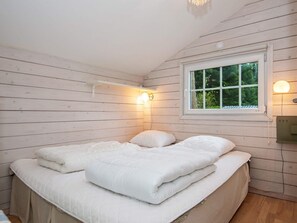 4 bedrooms, cribs/infant beds - Holiday Home in Rønde (Ronde)