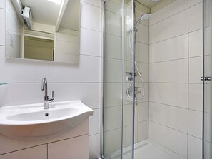House | Bathroom - Bright Holiday Home in Lanaken near Lake with Garden (Lanaken)