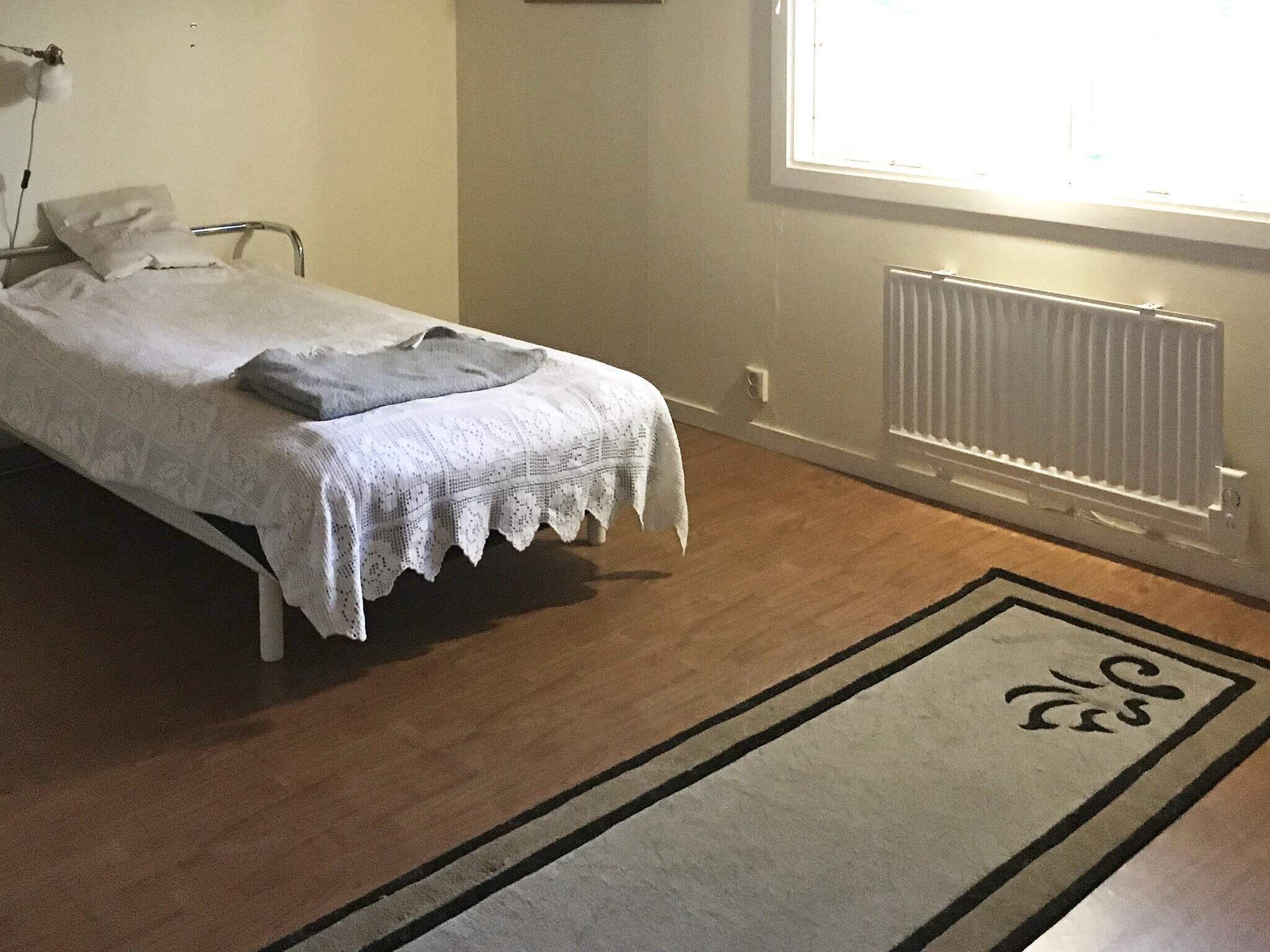3 kamar tidur dan dilengkapi dengan perabotan berbeda-beda