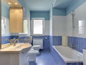 House | Bathroom