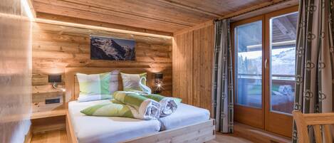 Apartment | 2 bedrooms, individually furnished, bed sheets