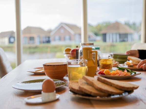 Villa | Dining - Villa in Someren Near Somerense Heide (Someren)