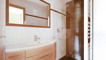 Shower, towels