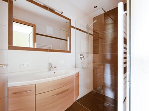 Shower, towels