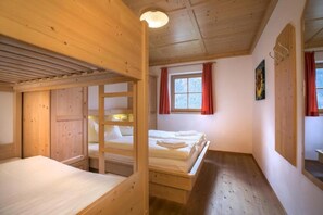 House | 4 bedrooms, individually furnished, bed sheets - Restful Chalet in Wald-Königsleiten near Ski Bus (Wald im Pinzgau)