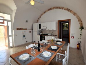 Dining - Beautiful Holiday Home in Ragusa With Heating (Ragusa)