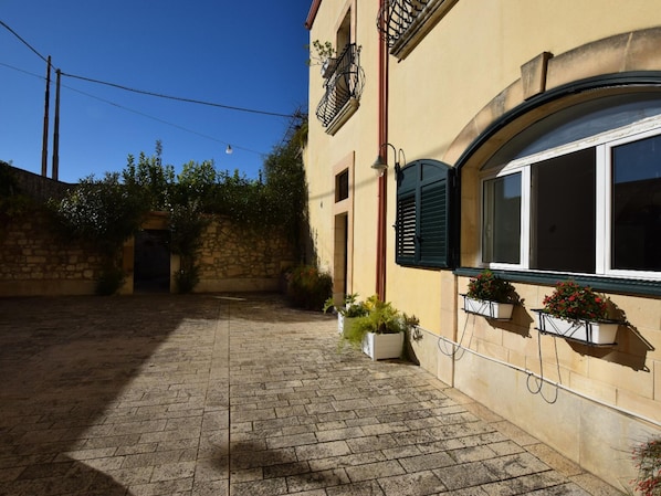 Exterior - Beautiful Holiday Home in Ragusa With Heating (Ragusa)