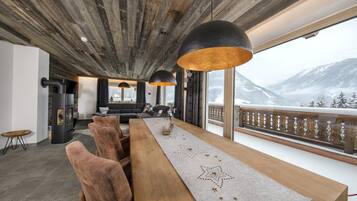 Chalet | Dining