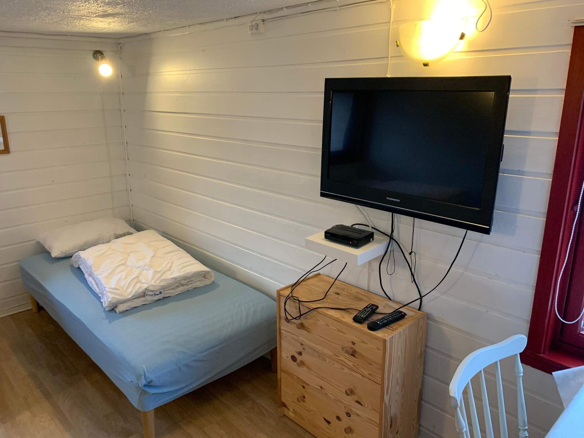 1 bedroom, individually furnished