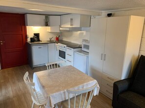 Fridge, microwave, dishwasher, coffee/tea maker