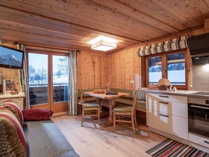 Apartment | Living room - Wooden Apartment With Mountain View (Hopfgarten im Brixental)