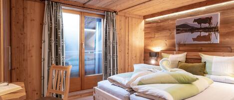 Apartment | 2 bedrooms, individually furnished, bed sheets