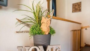 A wooden table with a potted plant and a 'HOME' sign. - Cozy Chalet with 4 Bathrooms near Königsleiten (Wald im Pinzgau)