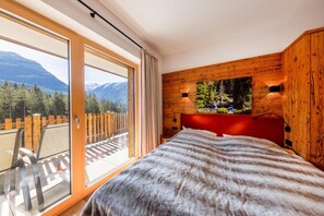 Chalet | 4 bedrooms, individually furnished, bed sheets - Comfy Chalet in Neukirchen near Wildkogel Ski Arena (Neukirchen am Grossvenediger)