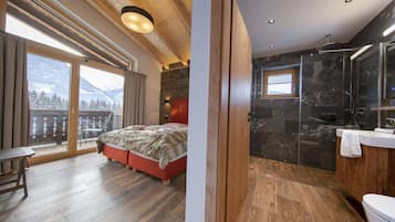 4 bedrooms, individually furnished, bed sheets