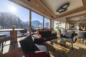 Chalet | Dining - Comfy Chalet in Neukirchen near Wildkogel Ski Arena (Neukirchen am Grossvenediger)