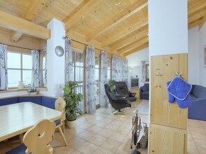 Alpehytte | Oppholdsrom