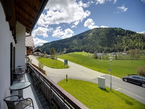 Balcony - Beautiful Apartment in Patergassen Near Ski and Hiking Areas (Reichenau)
