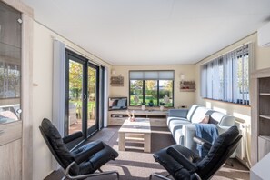 House | Living room - Chalet in Goedereede Near North Sea Beach (Goedereede)