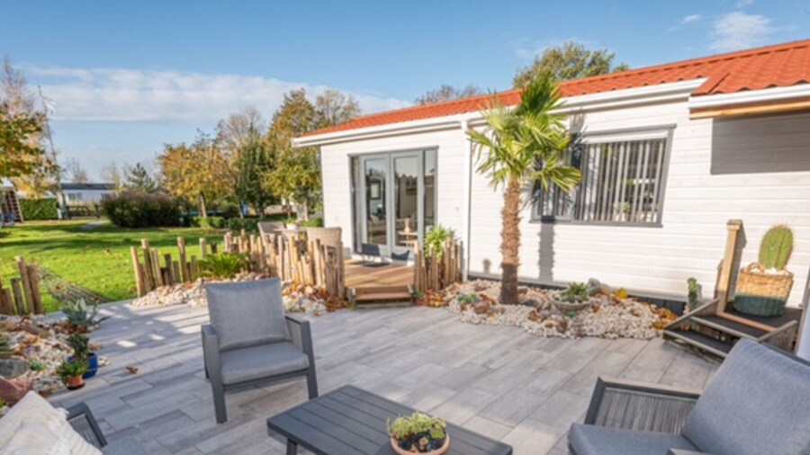 Chalet in Goedereede Near North Sea Beach