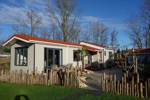 Exterior - Chalet in Goedereede Near North Sea Beach (Goedereede)