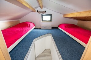 House | 3 bedrooms, individually furnished, bed sheets - Chalet in Goedereede Near North Sea Beach (Goedereede)