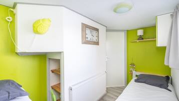 House | 3 bedrooms, individually furnished, bed sheets