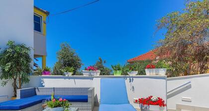 Family Villa With Private Pool and sea View for 12 People