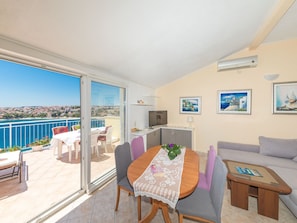 Living room - Family Villa With Private Pool and sea View for 12 People (Okrug)