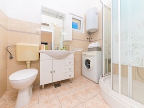 Shower, hair dryer, towels - Family Villa With Private Pool and sea View for 12 People (Okrug)