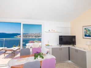 Living room - Family Villa With Private Pool and sea View for 12 People (Okrug)
