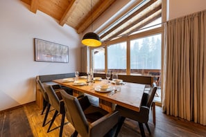 Chalet | Dining