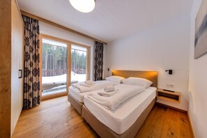 Chalet | 3 bedrooms, individually furnished, bed sheets - Luxury Chalet with 2 Bathrooms near Small Slope (Neukirchen am Grossvenediger)