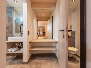 Shower, towels