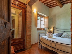 House | 4 bedrooms, individually furnished, bed sheets