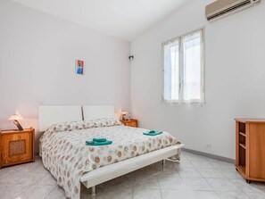 House | 3 bedrooms, individually furnished, iron/ironing board, bed sheets - Belvilla by OYO Villa Amos (Noto)