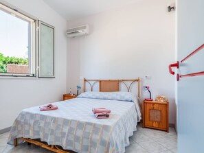 3 bedrooms, individually furnished, iron/ironing board, bed sheets - Belvilla by OYO Villa Amos (Noto)