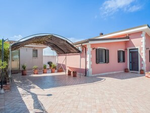 House | Exterior - Belvilla by OYO Villa Amos (Noto)