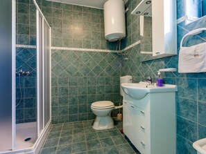 Shower, hair dryer, towels - Adorable Home With Swimming Pool and Covered Terrace (Dobrinj)