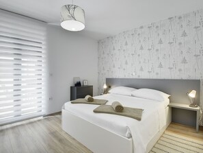 3 bedrooms, iron/ironing board, bed sheets - Luxury Apartment near Sea, Beach, & Center (Medulin)
