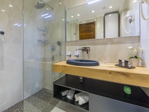 Shower, hair dryer, towels - Luxury Apartment With Private Swimming Pool and Amazing sea View (Crikvenica)