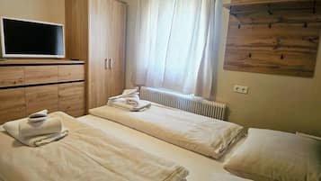 Apartment | 2 bedrooms, individually furnished, WiFi, bed sheets