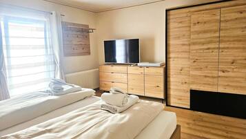 Apartment | 2 bedrooms, individually furnished, WiFi, bed sheets