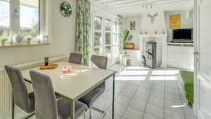 House | Dining - Holiday Home in Heuvelland With Garden (Heuvelland)