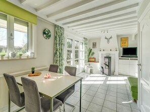 House | Dining - Holiday Home in Heuvelland With Garden (Heuvelland)