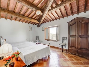 4 bedrooms, individually furnished, bed sheets - Rustic Tuscan Stonehouse (Gambassi Terme)